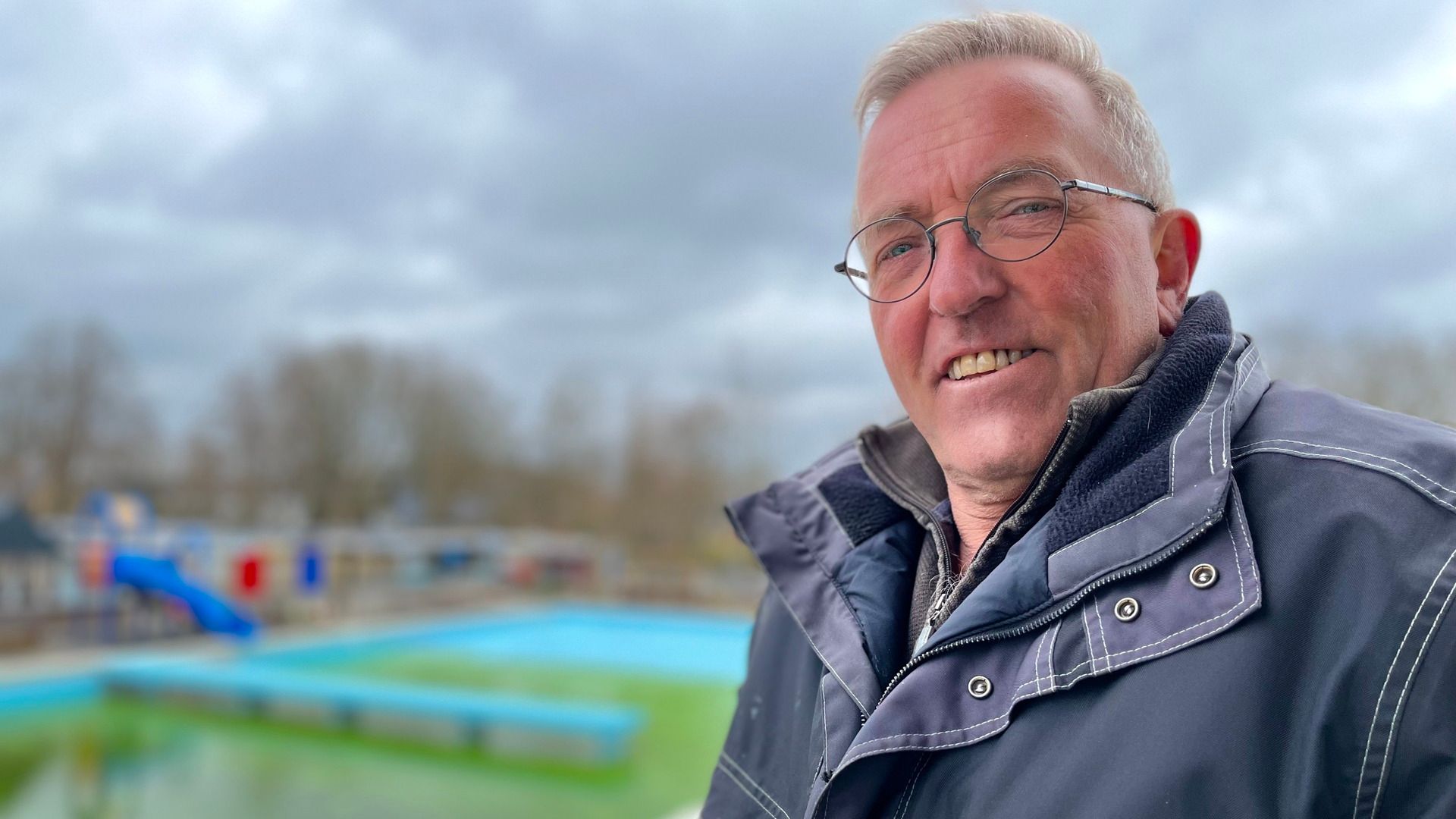 Bonne Helfrich, sjef badmaster by swimbad Wettervlecke yn Surhústerfean