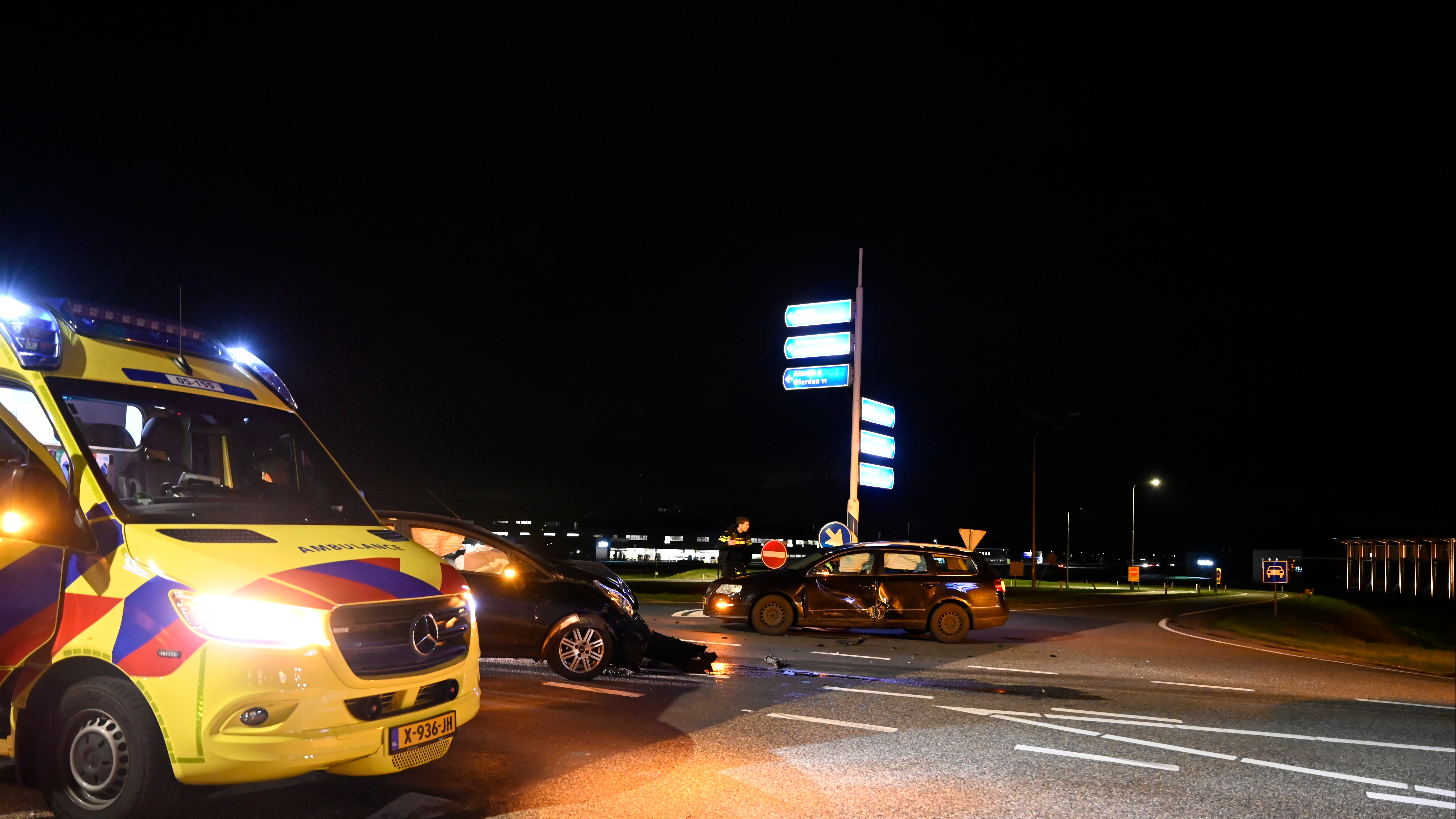 112 Nieuws: Twee Gewonden Bij Aanrijding In Vriezenveen | Auto Op Zijn ...