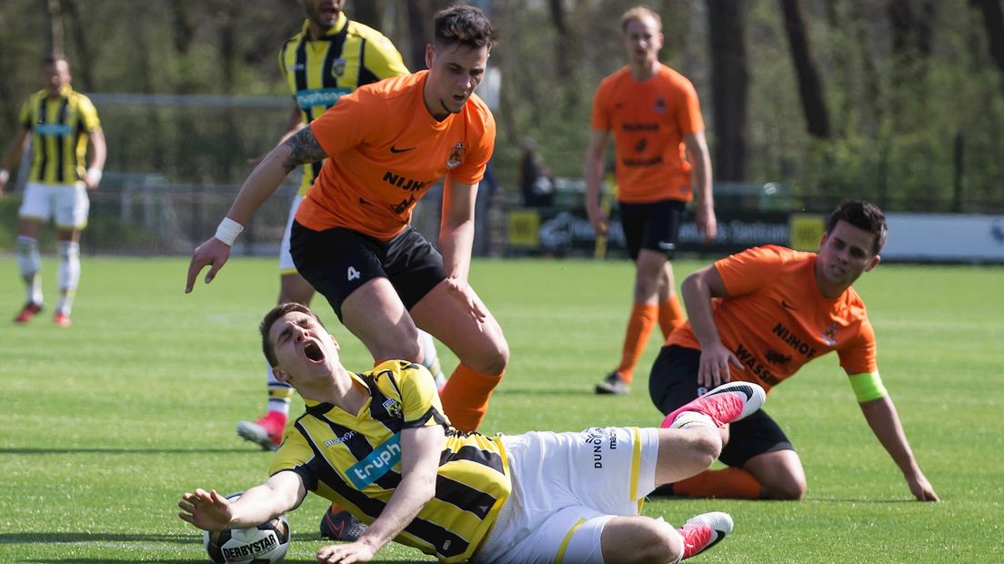 Thomas Bakker (links)