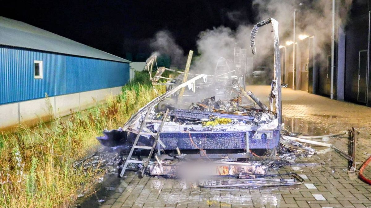 Brand verwoest camper in Druten