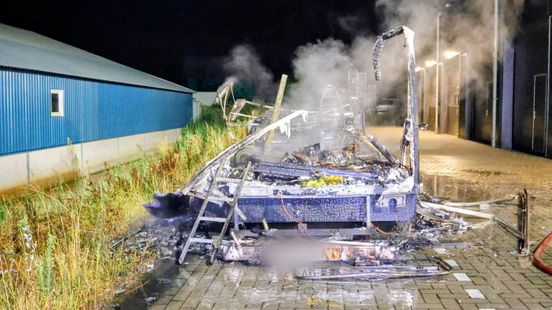 Brand verwoest camper in Druten