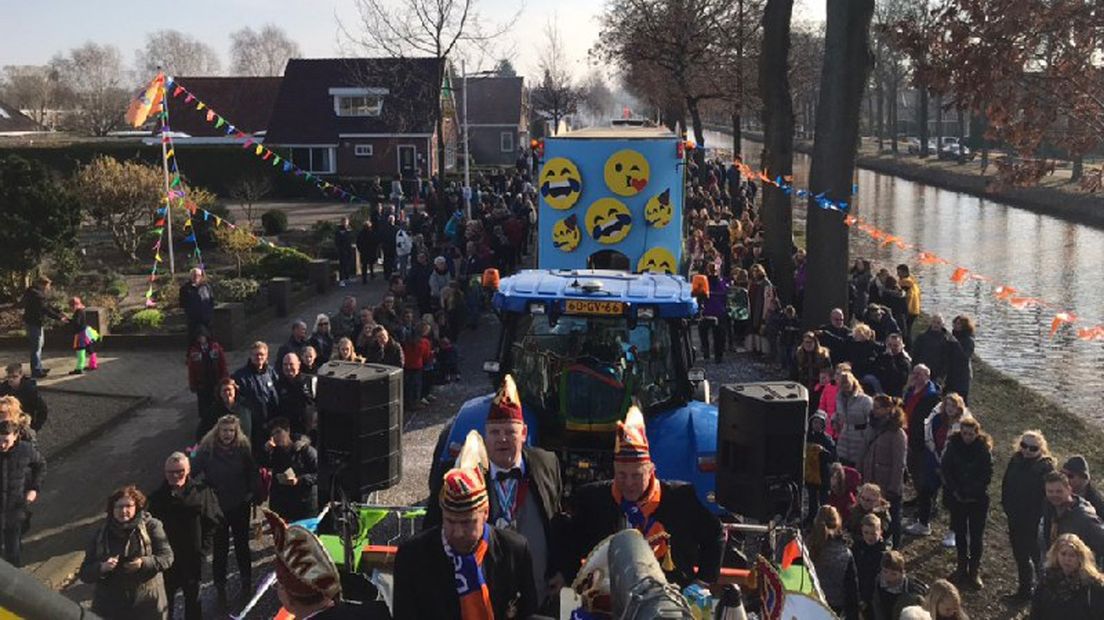 Het team van Expeditie Grunnen viert carnaval mee in Ter Apel.