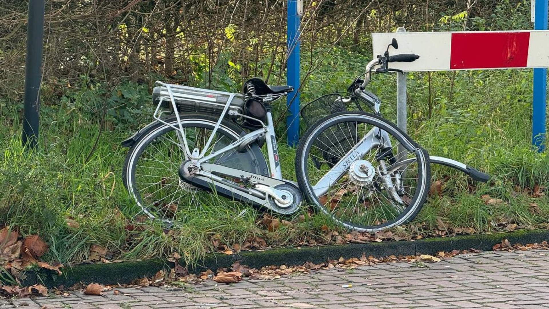 Gewonde fietser met spoed naar ziekenhuis