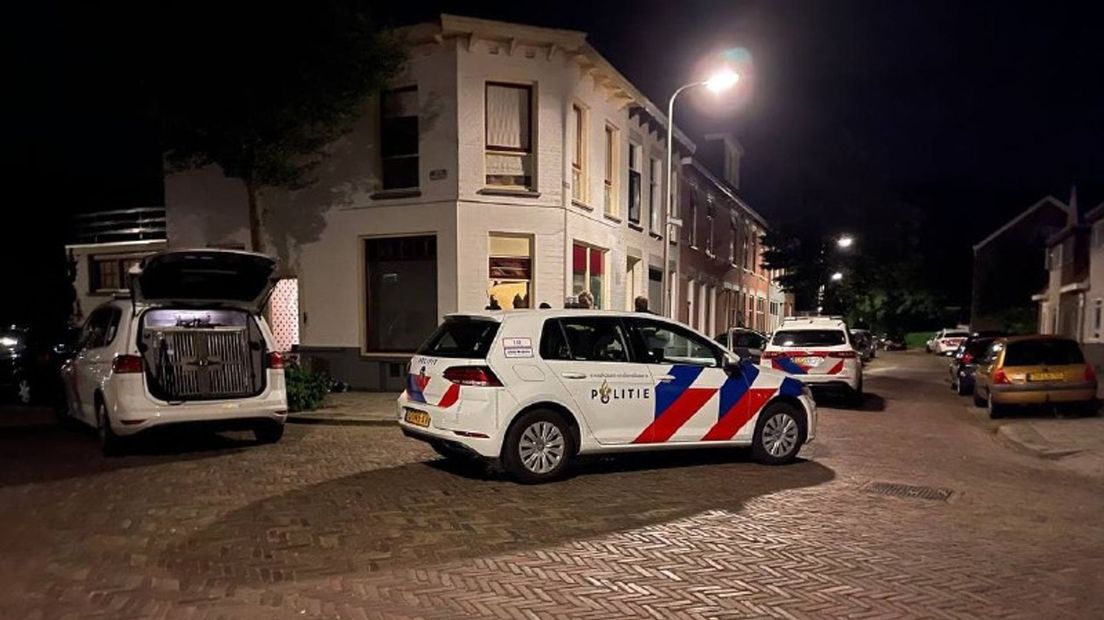 Politie doet onderzoek bij de woning in Deventer