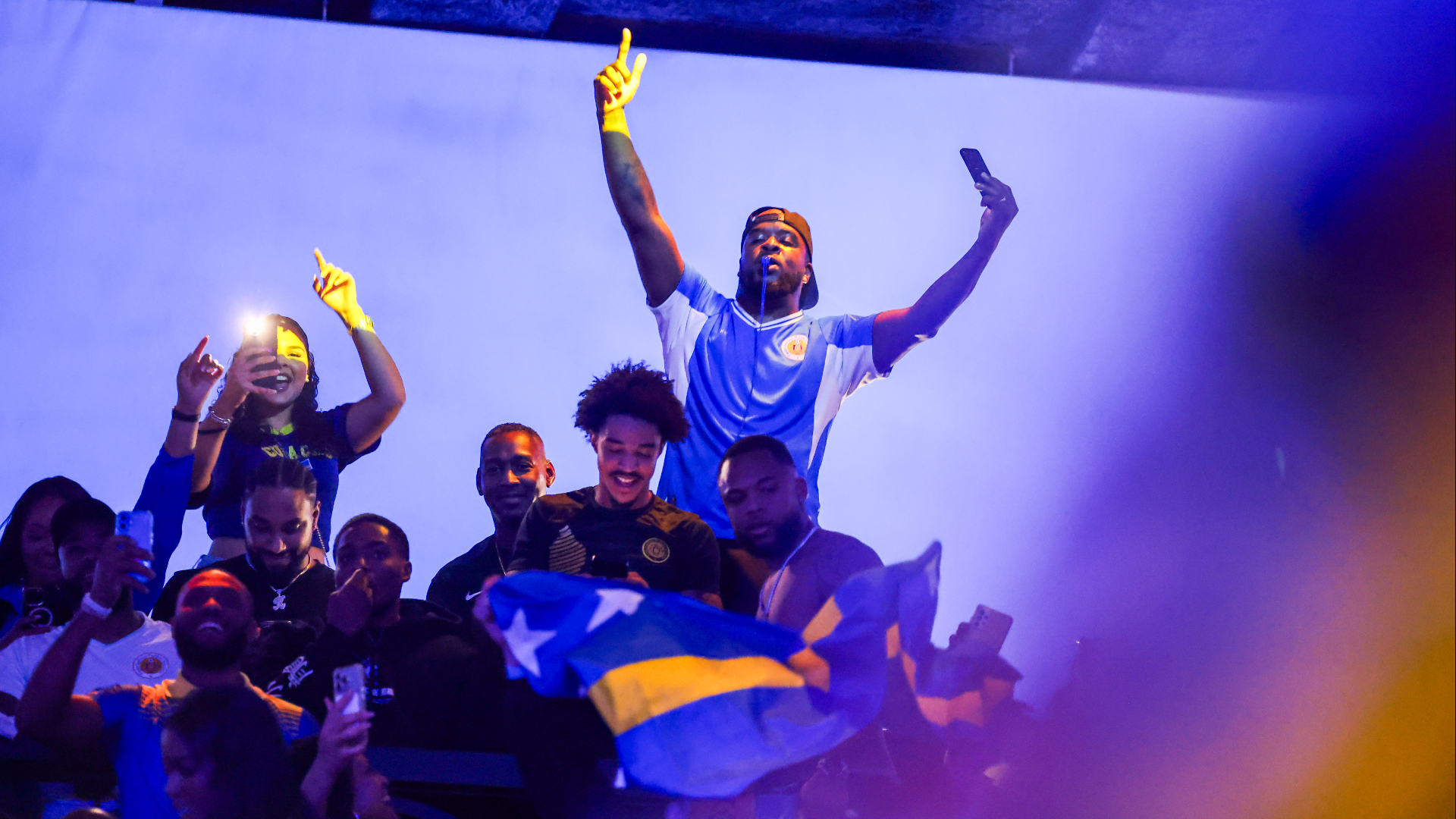 Met veel live muziek ging het dak er voor fans van Curaçao af in Villa Thalia in Rotterdam