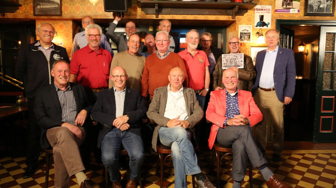 Het populaire nummer 'Liefdesliedjes' van zanger Peter Groot Kormelink is vooral een ode aan zijn vrouw. Zij blijkt de inspiratiebron voor het nummer dat de oud-Achterhoeker in 1993 schreef en waarmee De Jazzpolitie een 6e plek in de Top 40 bereikte.