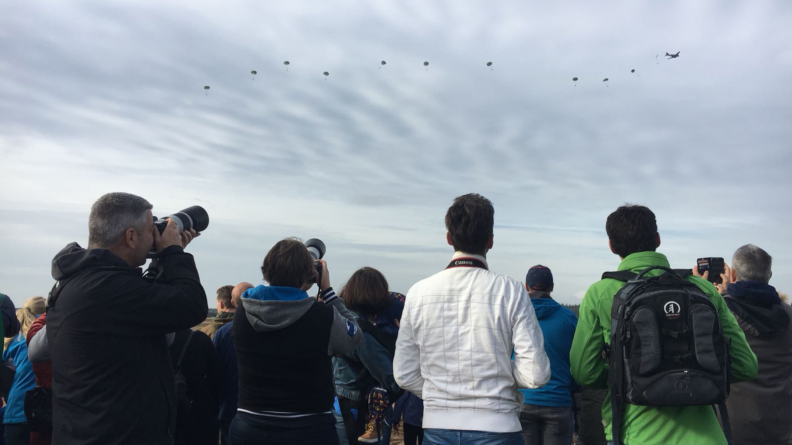 Terugkijken: Dropping En Airborne Herdenking Op De Ginkelse Heide ...