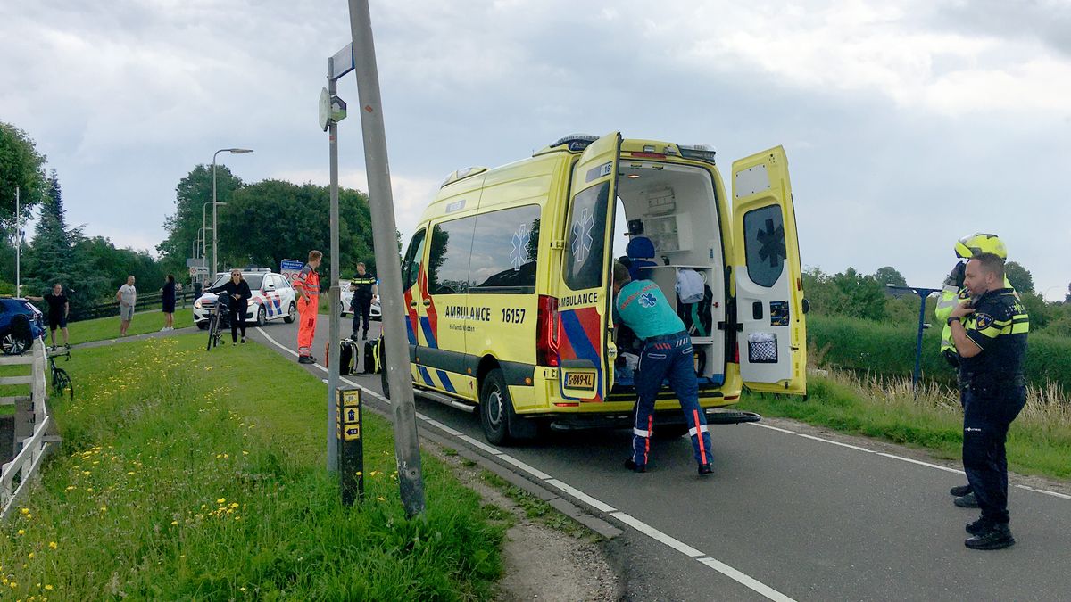 Meisje op fiets geschept door automobilist in Hekendorp