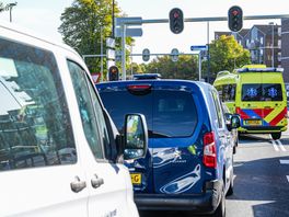 Meerdere auto's botsen bij verkeerslicht in Emmen: een gewonde