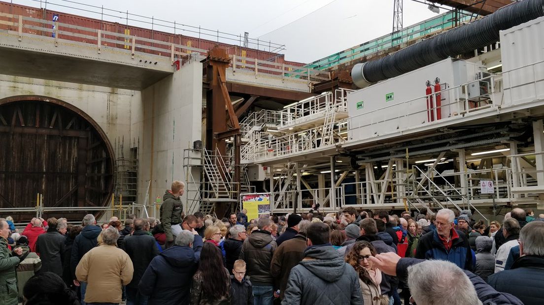 Massale belangstelling voor de Catharina-Amalia tijdens de open dag van de Rotterdamsebaan.