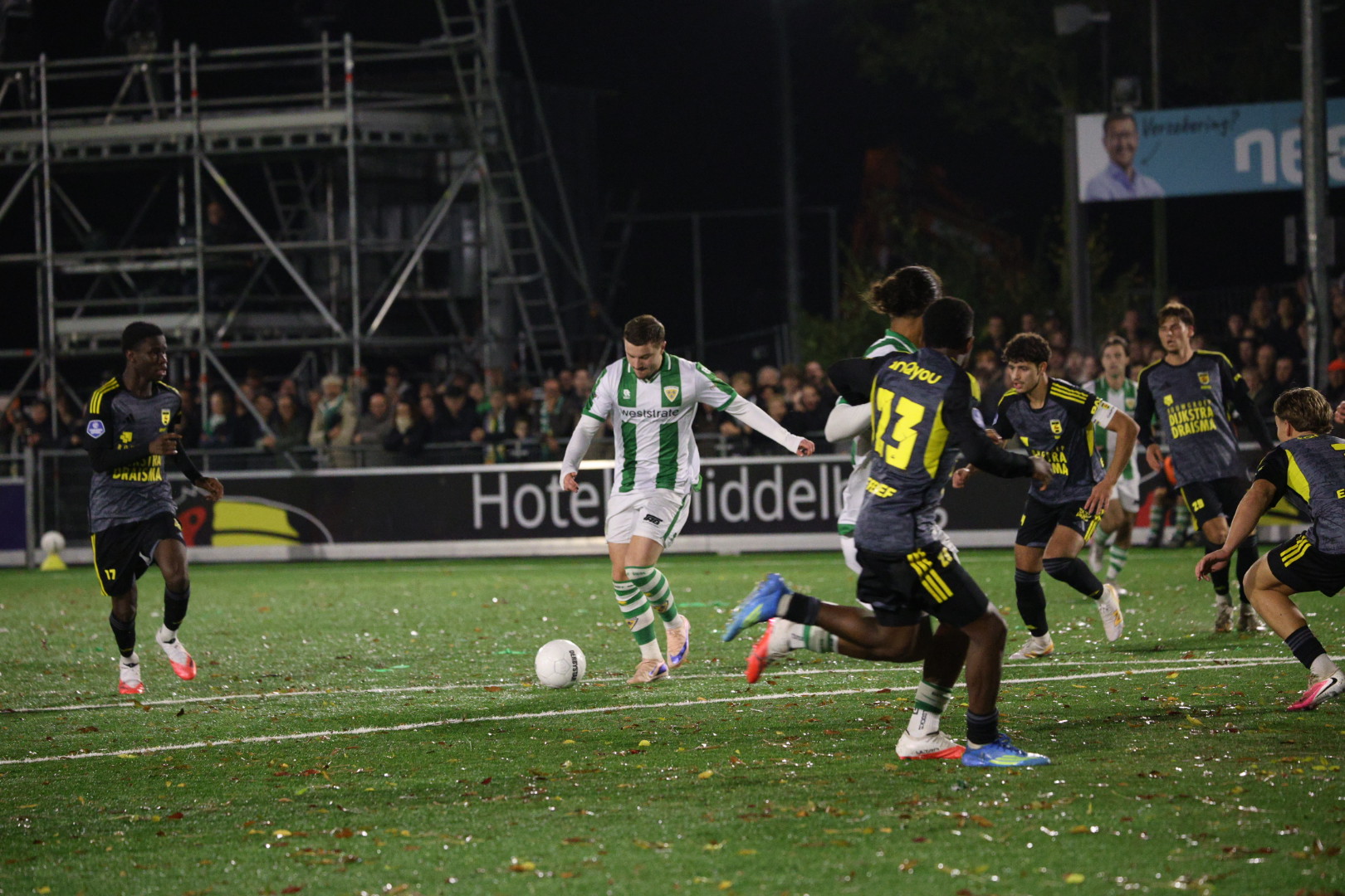 Strijdend Kloetinge komt snelle tegentreffer en domme rode kaart tegen profs Cambuur net niet te boven