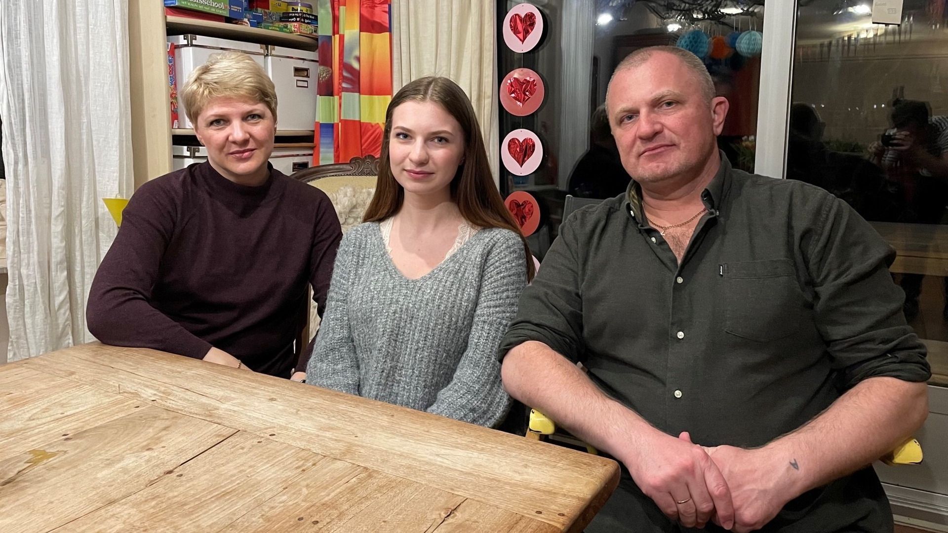 Dariia mei har heit Andriy en har mem Svitlana