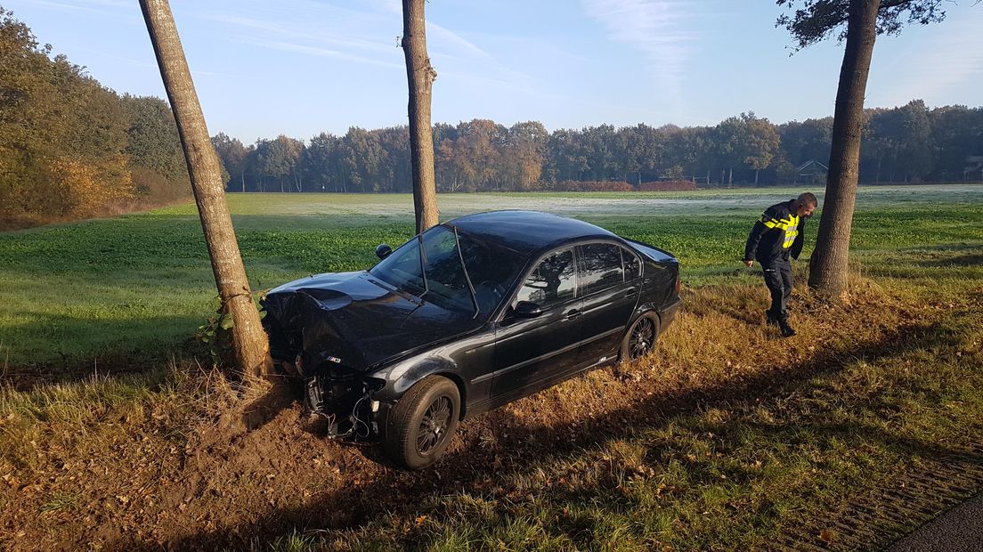 De bestuurder raakte gewond (Rechten: RTV Drenthe/Persbureau Meter)