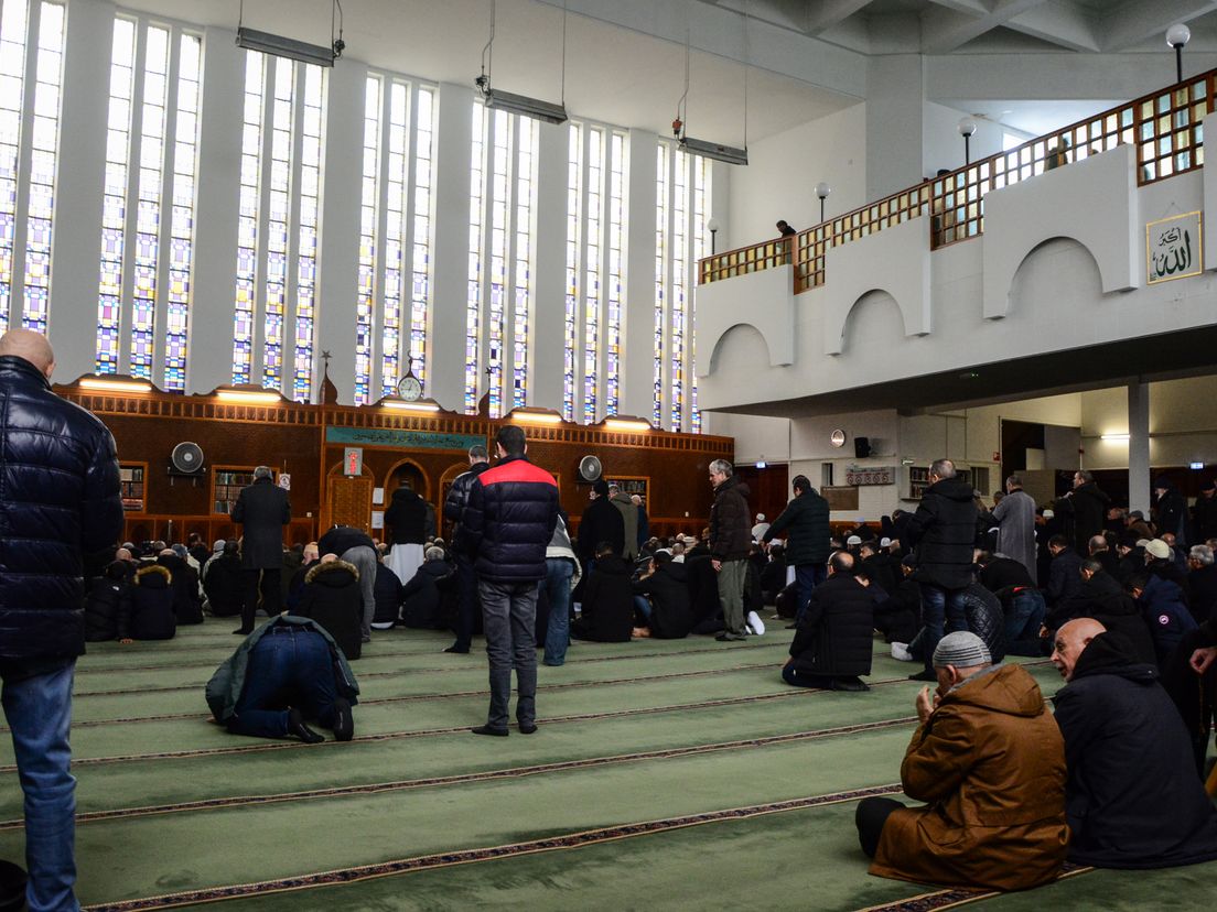 Bij Rotterdamse moskeeën is extra beveiliging ingesteld vandaag.