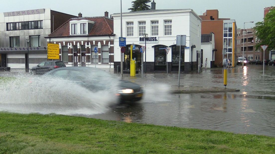 De straten in Enschede staan blank