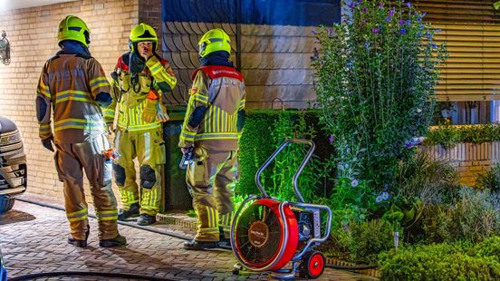 Brand bij de buren • scooterrijder botst tegen busje