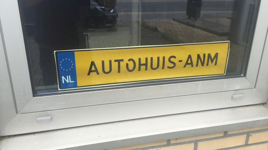 Justitie nam bij ANM ruim honderd auto's in beslag