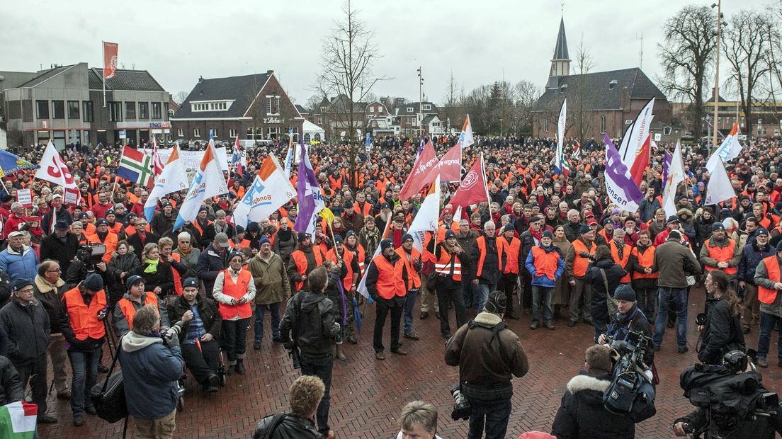 De demonstratie op het Molenbergplein in Delfzijl