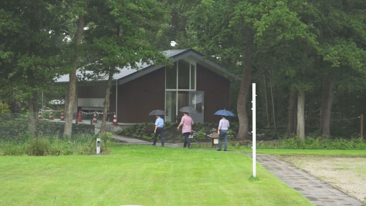 Leden naturistencamping in Bunne bouwen energieneutraal toiletgebouw