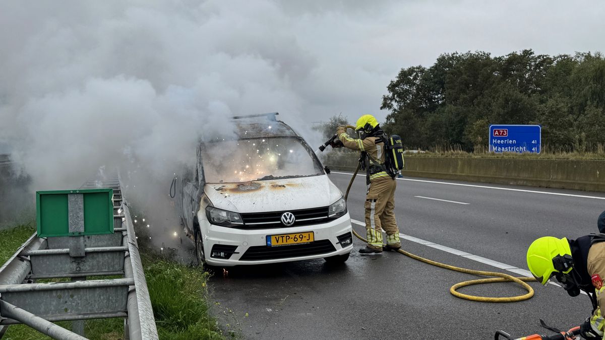 File door brandende auto op A73