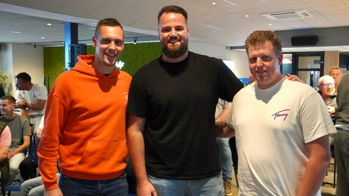 Onze Club Podcast Live: krakende kampioensstemmen, een vrolijke voorzitter en het Drentse Droomelfta
