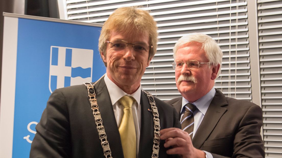 Jaap Verkroost (rechts) met burgemeester Witteman.