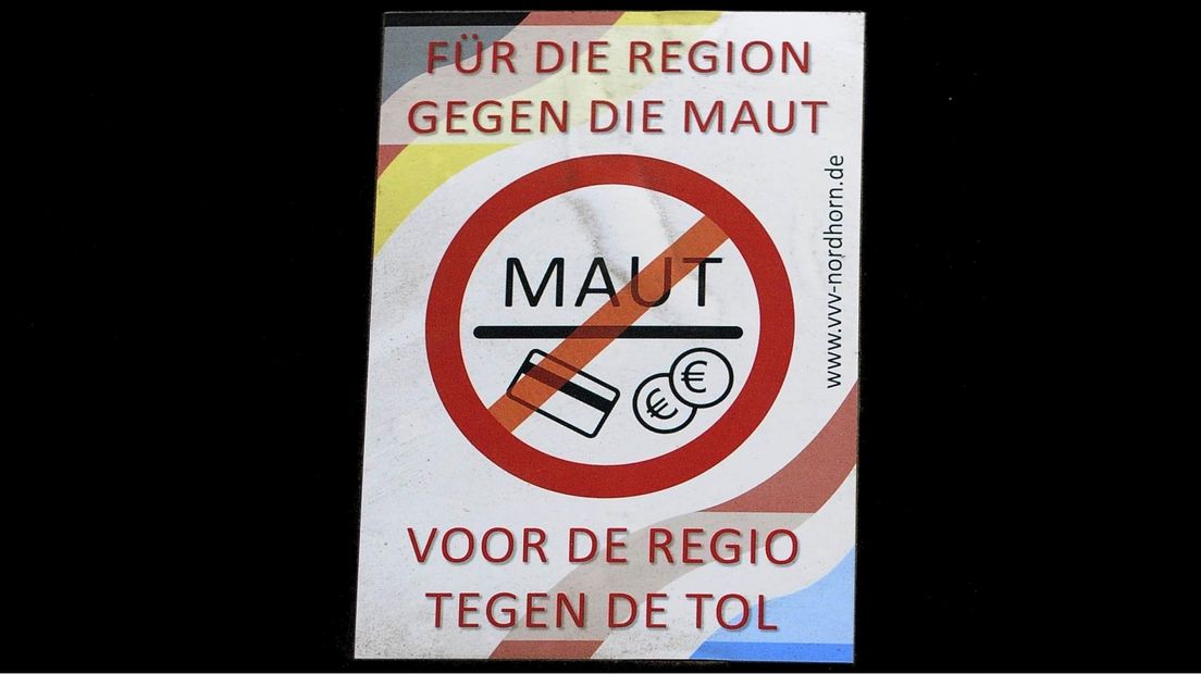 Een sticker tegen de Duitse tolplannen