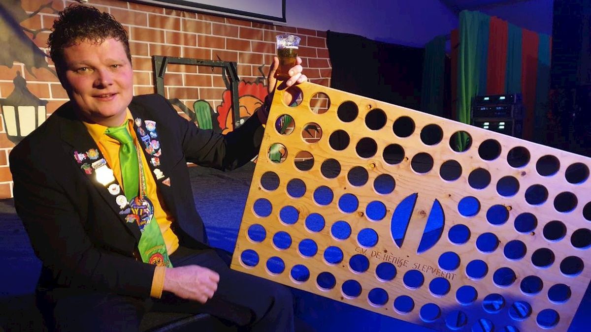 77 bier tillen met één hand: Bierkoning Thijs kan het, verslaggever Nathalie niet