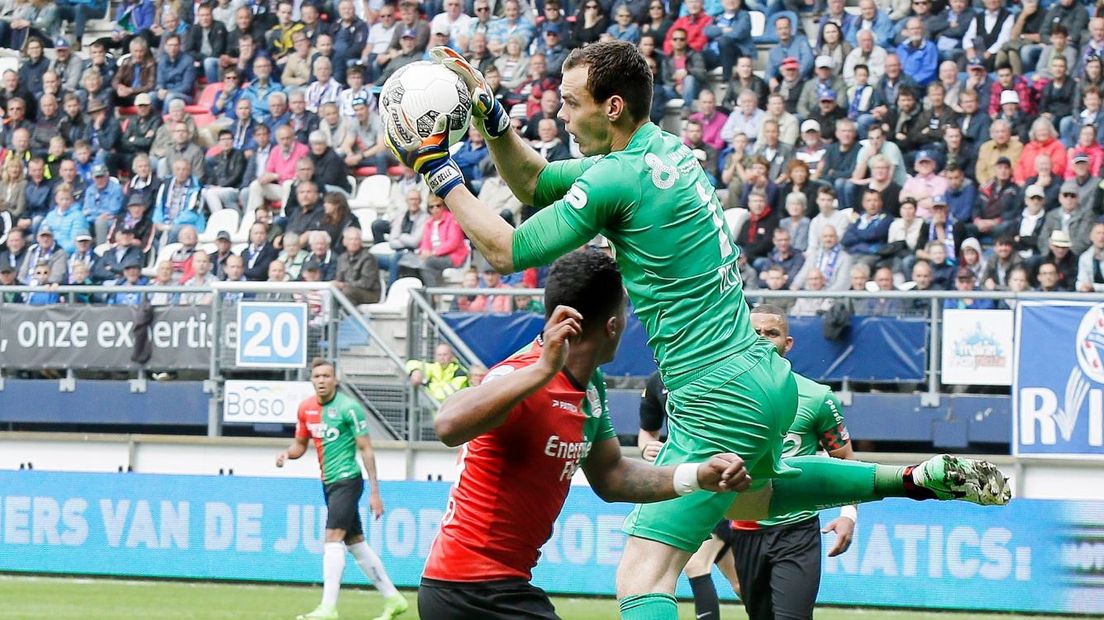 NEC heeft zich op de allerlaatste speeldag niet veilig weten te spelen. De club won bij Heerenveen met 0-2, maar omdat Sparta Go Ahead Eagles met 1-3 versloeg moeten de Nijmegenaren toch nacompetitie spelen.