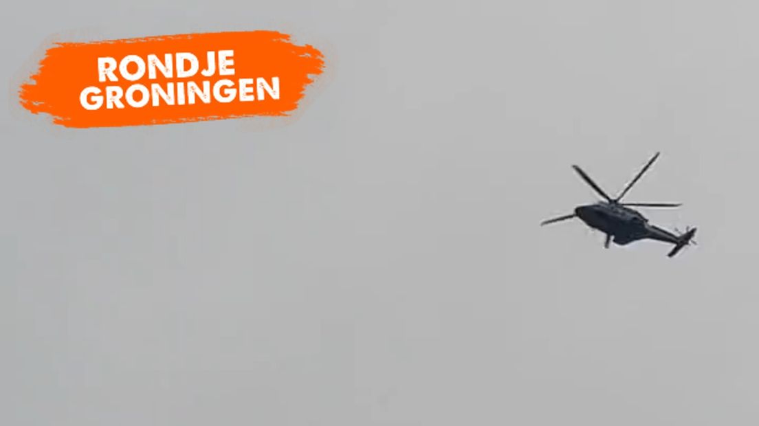 De militaire helikoper cirkelt boven Groningen