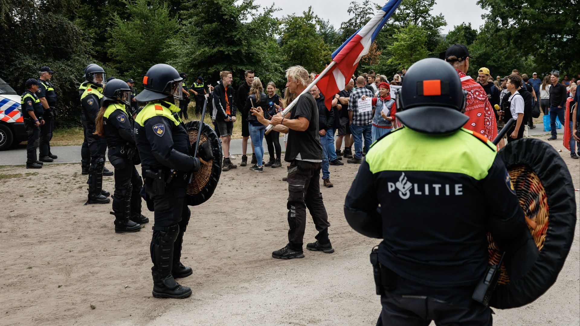 Boerenprotest: Twee Agenten Lichtgewond, Zeven Aanhoudingen - Omroep West