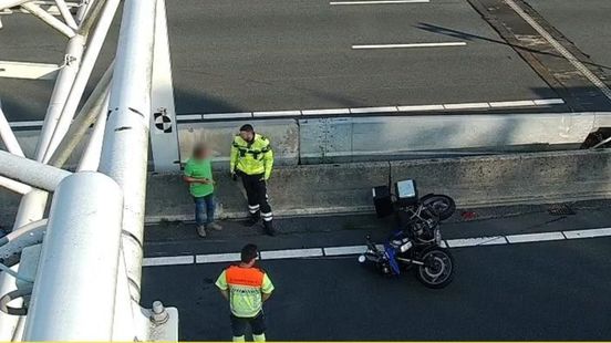 Ongeluk met motor, uur vertraging op snelweg