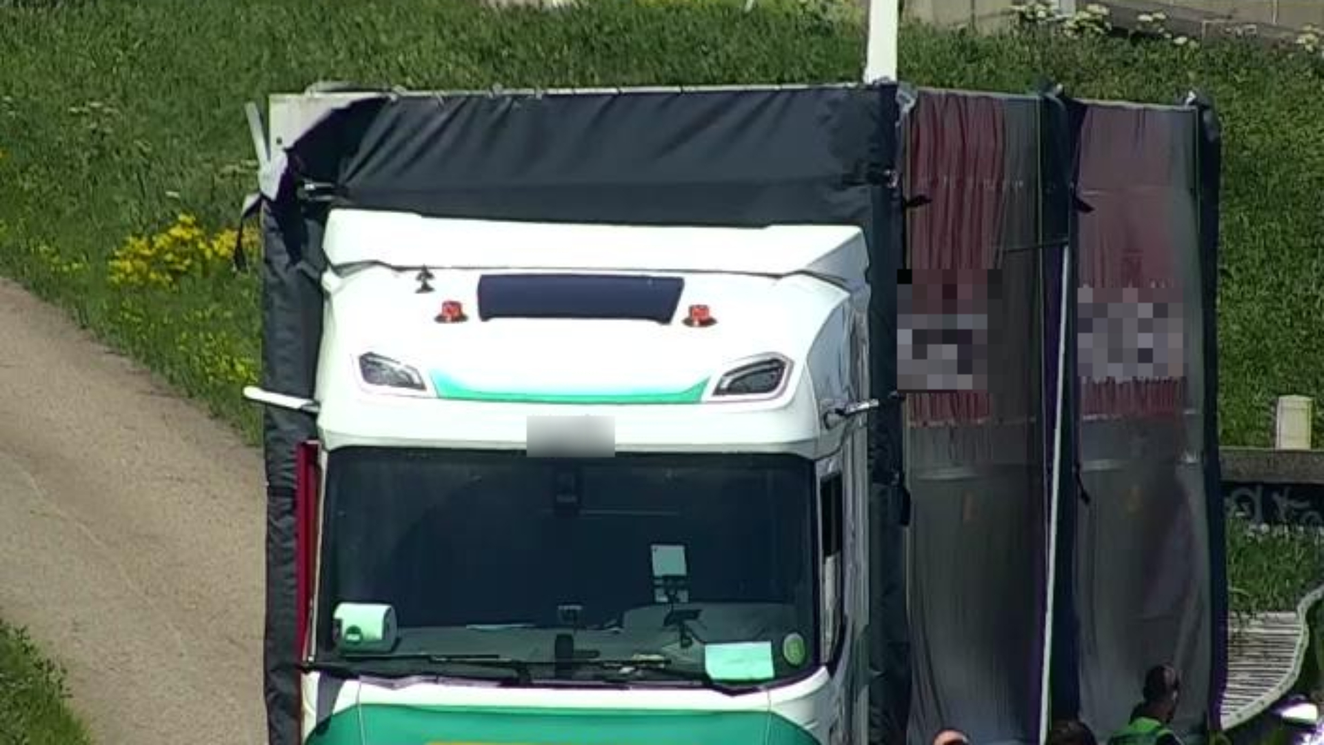 Een te hoge vrachtwagen reed door na een hoogtemelding.