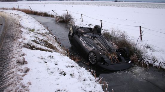 Glijpartijen en ongelukken door gladheid, ook code oranje in Utrecht en Gelderland. Glijpartijen en ongelukken door gladheid, ook code oranje in Utrecht en Gelderland.