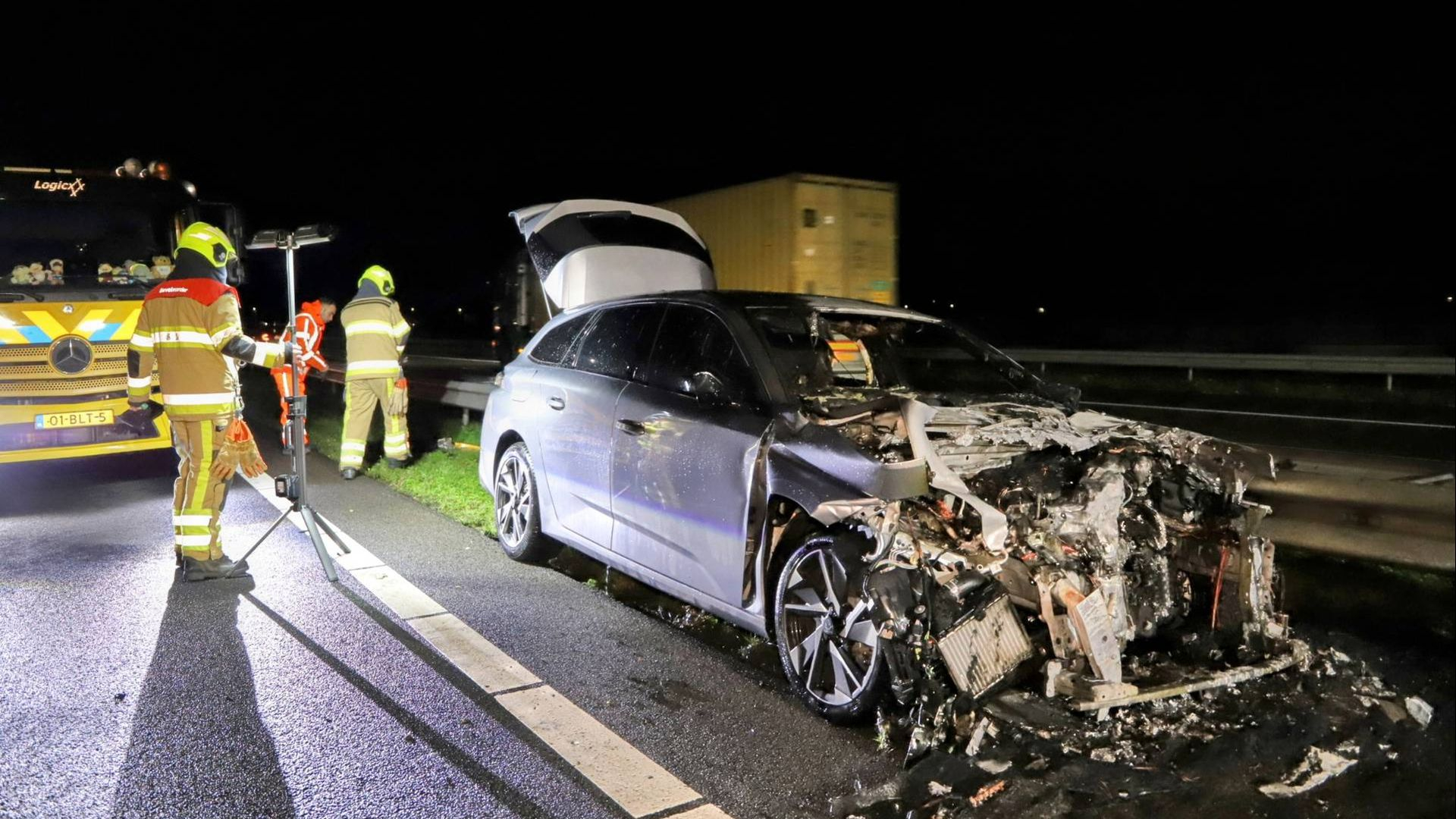 Vertraging op A15 door autobrand