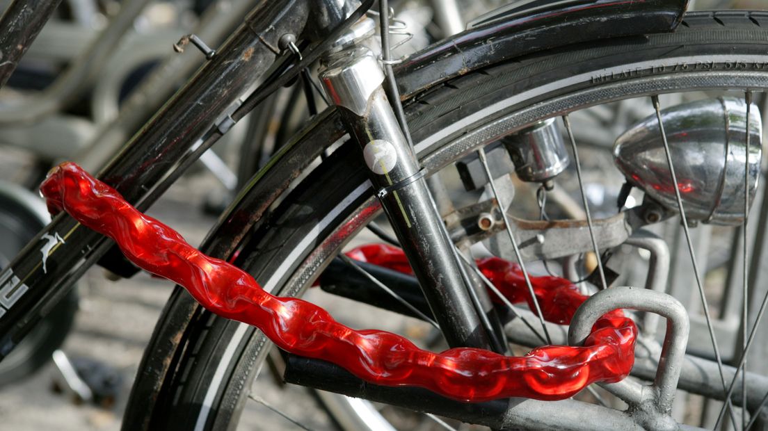 Van alle gemeenten in Gelderland is vorig jaar in Nijmegen het vaakst aangifte gedaan van fietsendiefstal. Dat blijkt uit cijfers van de de Stichting Aanpak Voertuigcriminaliteit (AVc) uit Hoevelaken. Na Nijmegen komen Arnhem, Ede en Apeldoorn.