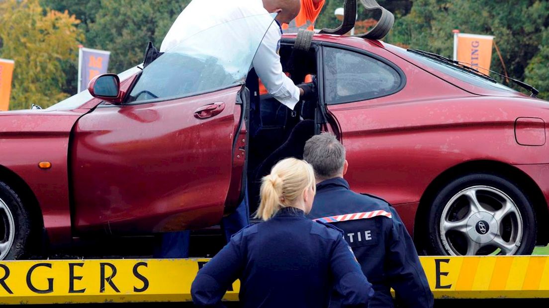 Auto te water in Enschede