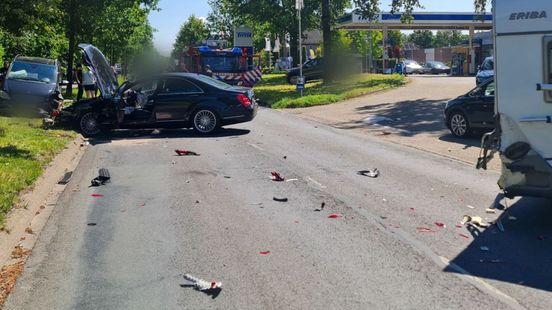 112 Nieuws: drie gewonden bij aanrijding in Losser | automobilist weggelopen na crash in Deventer.