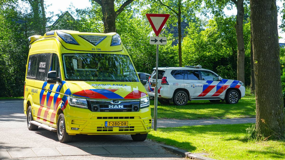 Auto en fietser botsen