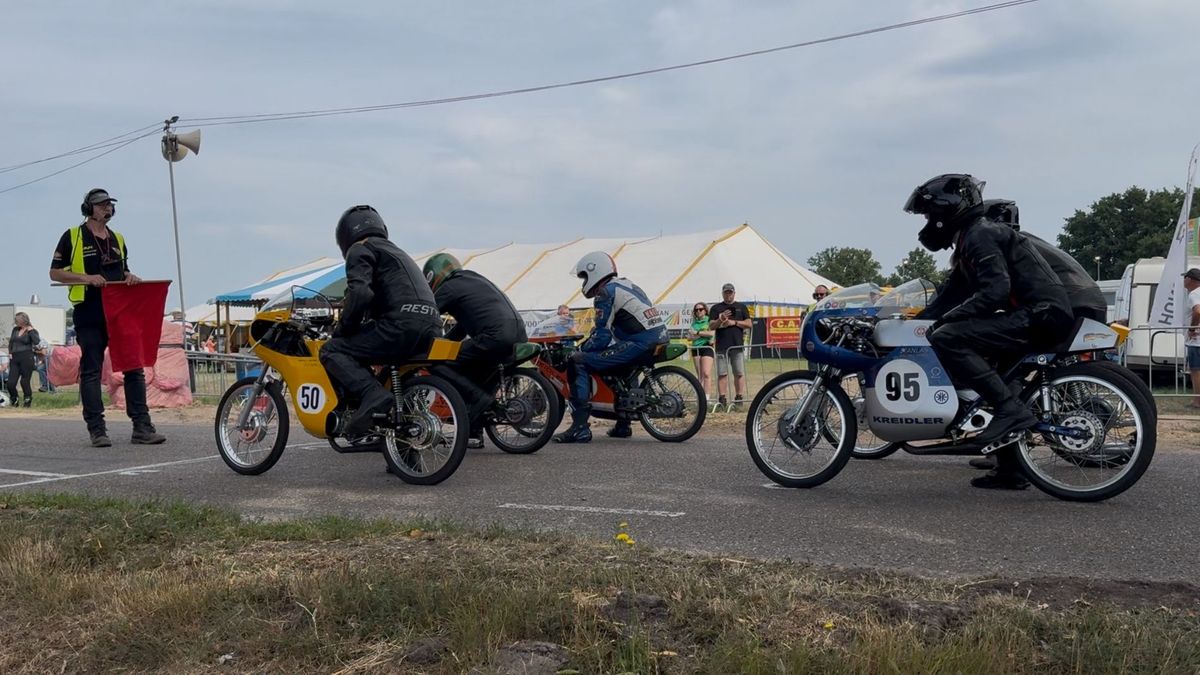 Klassieke motoren racen bij de TT Demoritten in Haler: 'Historie in leven houden'