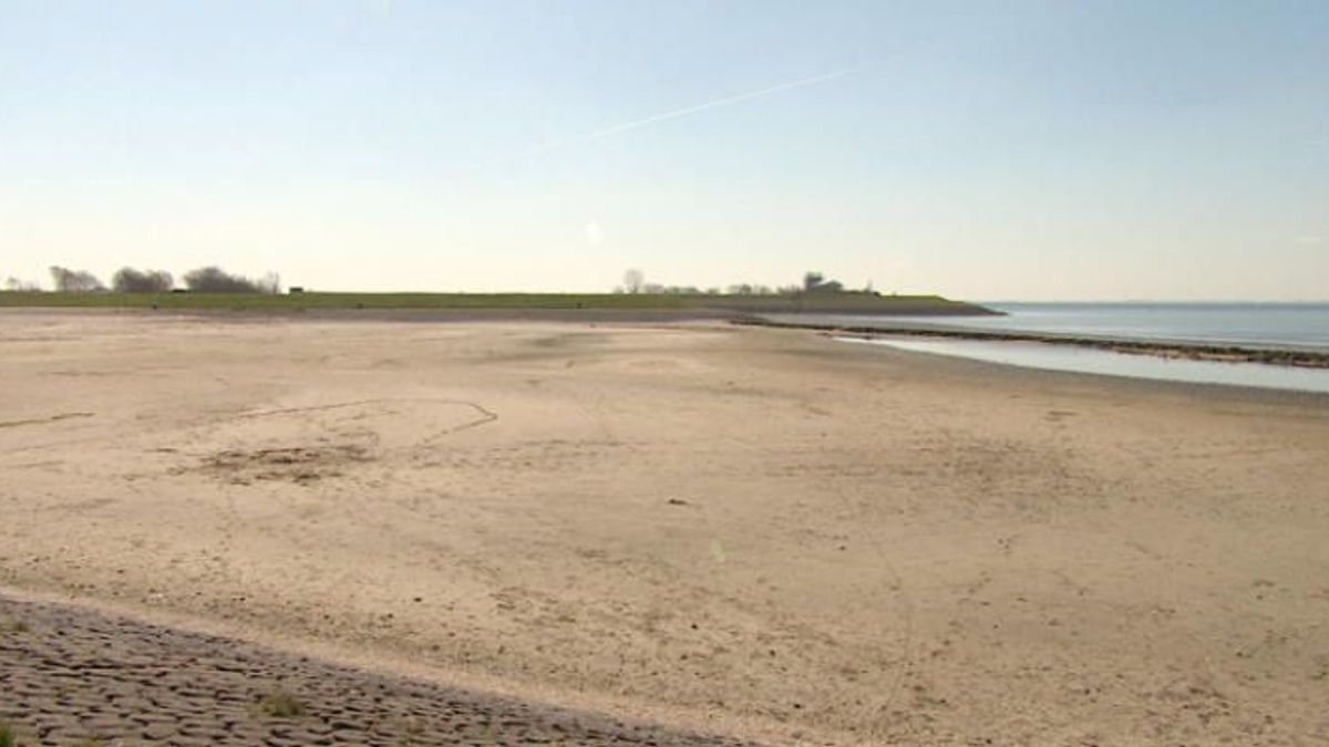 Wim Scherpenisse wil dat de gemeente het strandje bij Sint-Maartensdijk opknapt