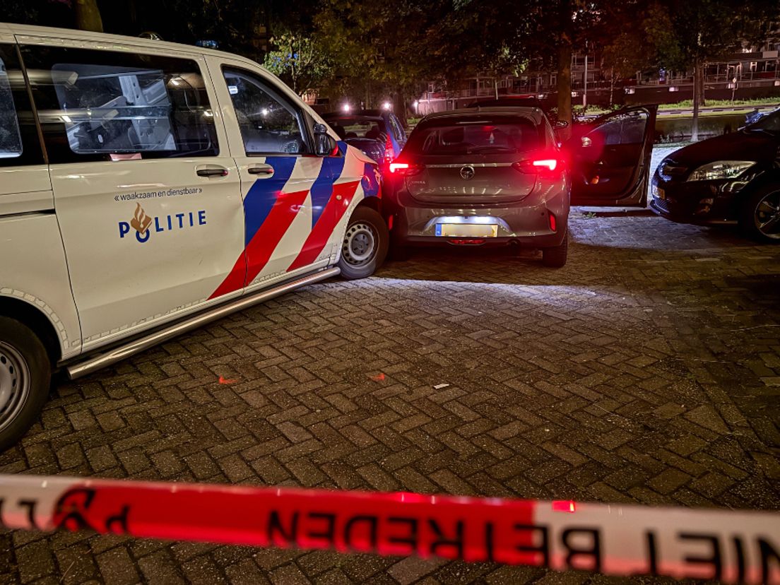 De autokraker botste al snel op een geparkeerde auto.