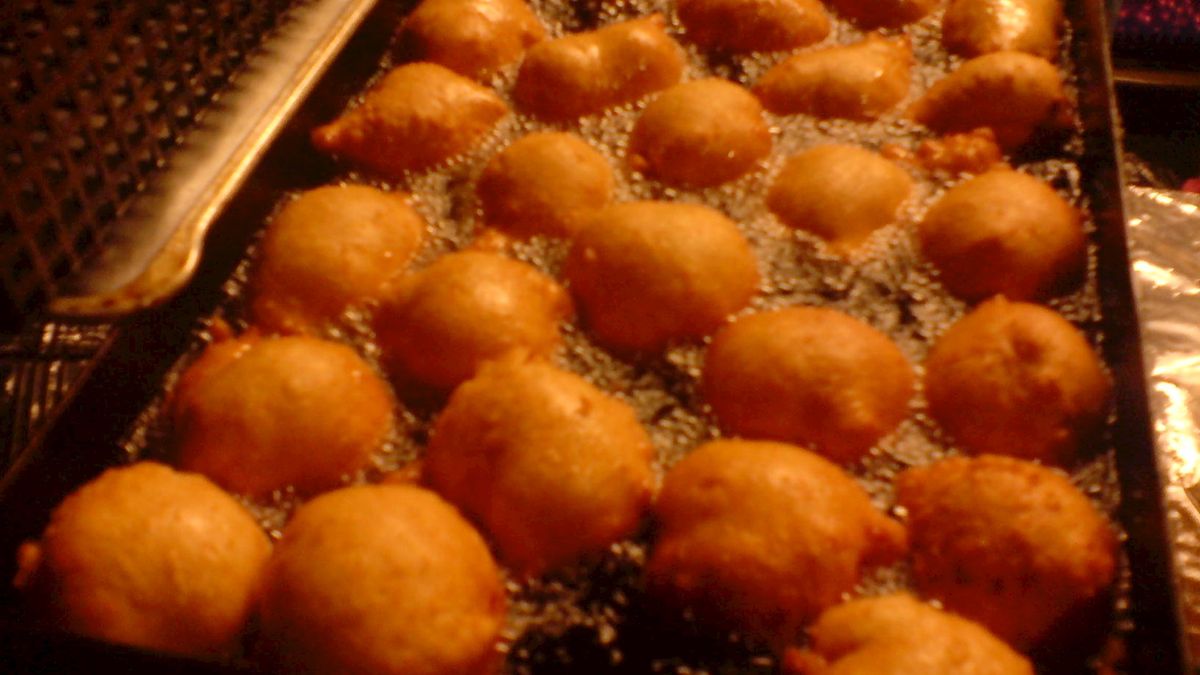 Oliebollen bakken voor Sri Lanka