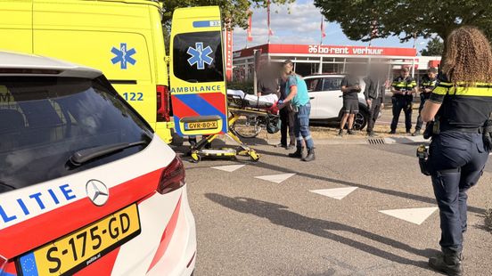 Fietser gewond na aanrijding met auto op rotonde in Roermond Home