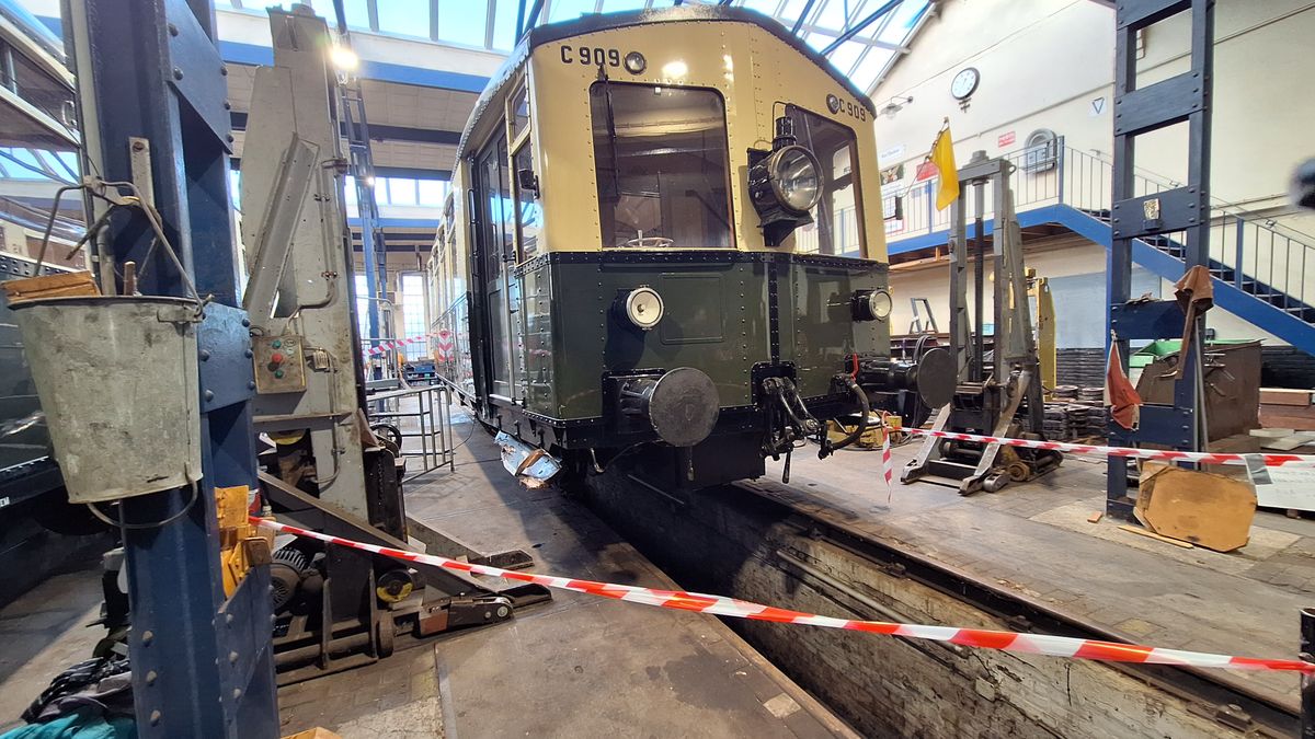 Zelfgebouwde museumtrein wacht in Goes op inspectie en reparatie na ongeval: 'Gelukkig is er niemand