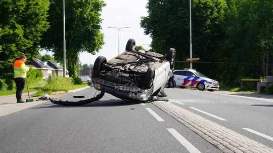 Twee gewonden bij zware aanrijding