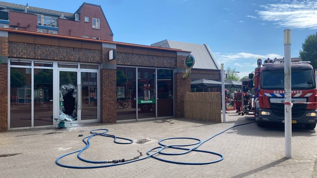 112-nieuws: Brand in café Lewenborg snel geblust • Fietser aangereden op rotonde Stad