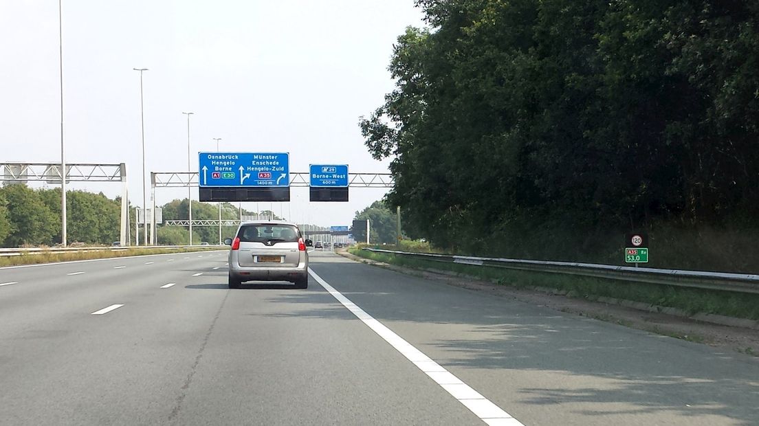 Nieuw hectometerpaaltje langs de A1/A35
