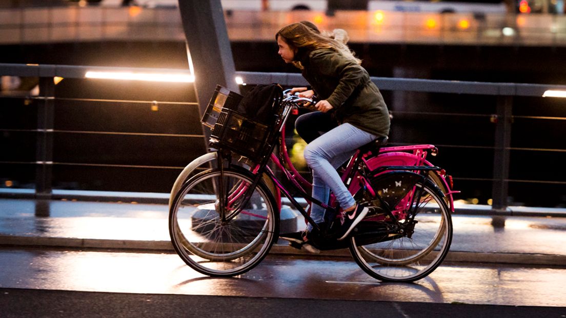 Fietsen tegen de wind in.