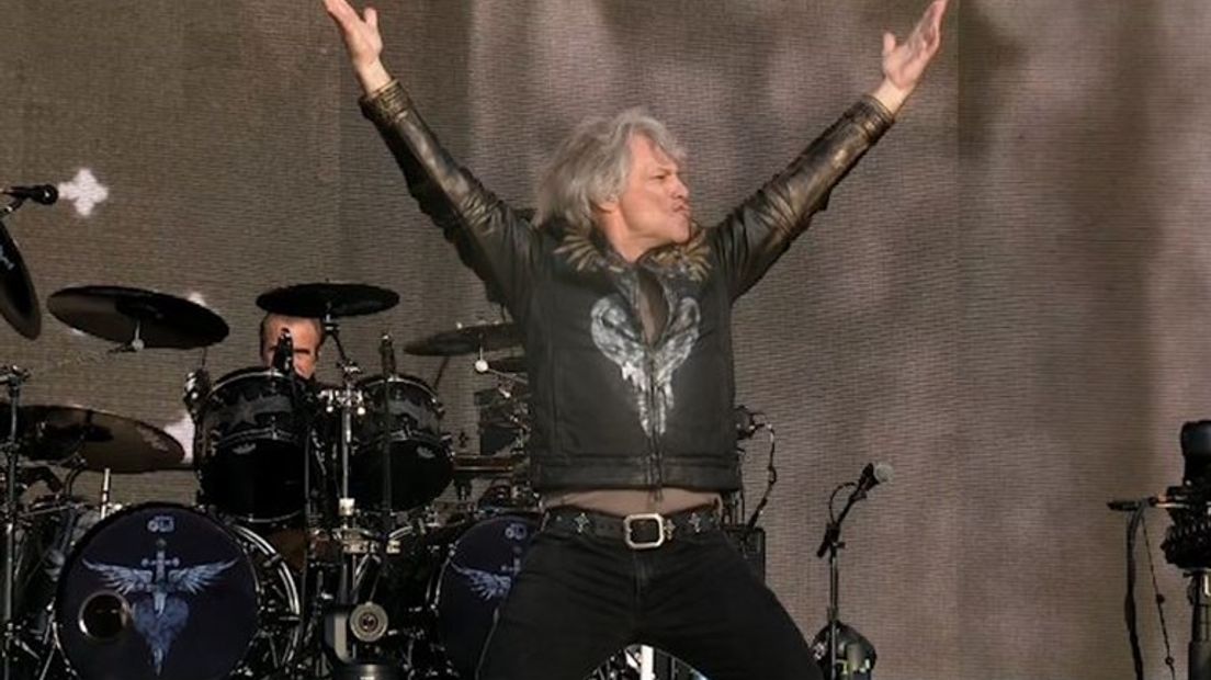 Bon Jovi op het podium.